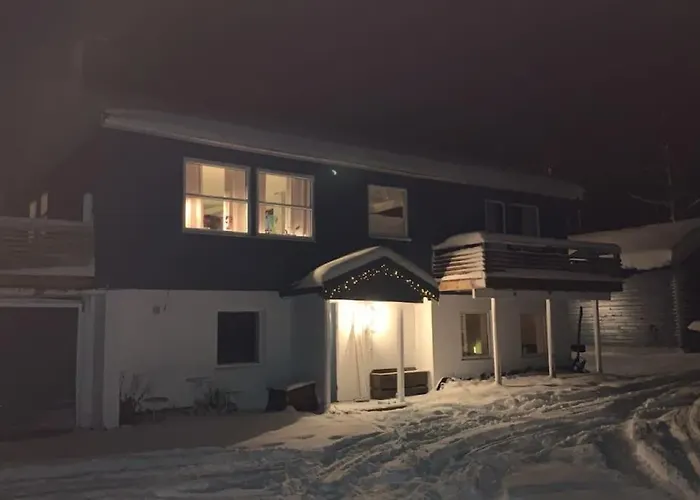 House With Charm, Valley With Lots Of Northern Lights, Breivikeidet * 트롬쇠
